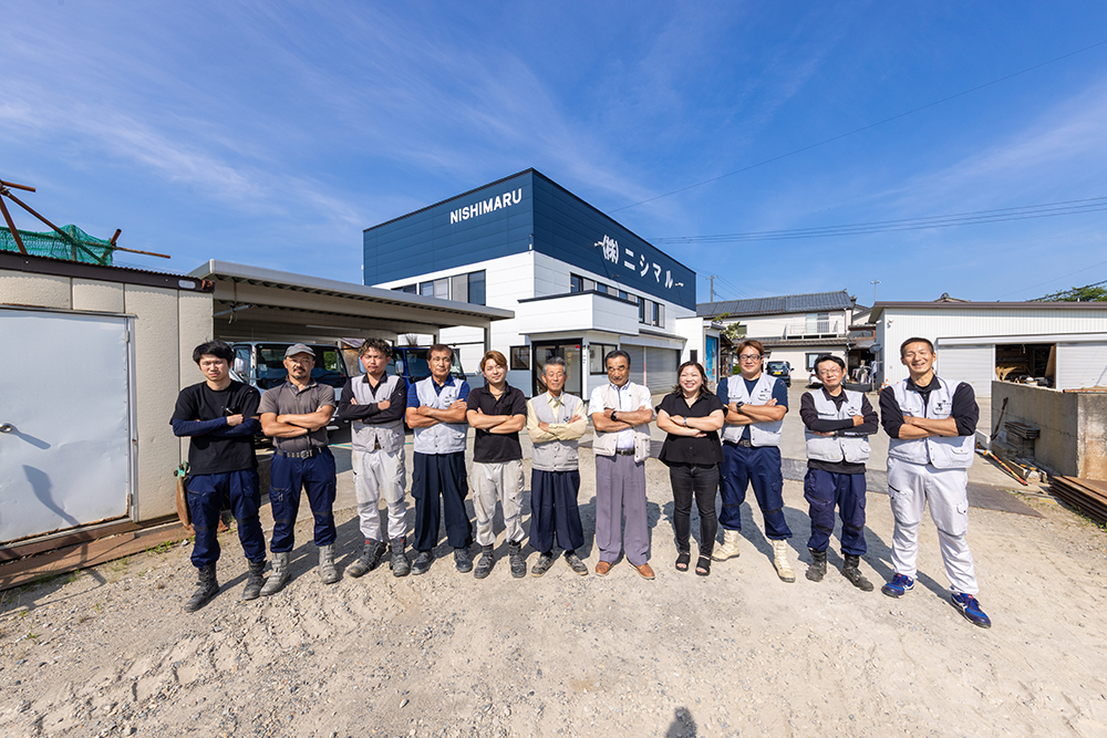 株式会社ニシマルの社員集合写真