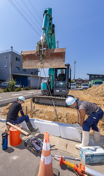 重機を使った電気土木工事