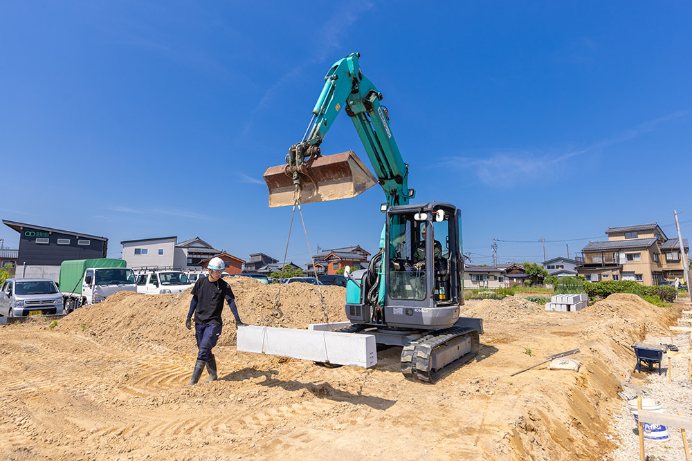 重機を使った電気埋設配管工事
